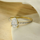 18ct Yellow Gold Laboratory-Grown 1ct Pear Shape Diamond Shoulders Solitaire Ring