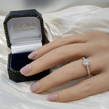 18ct Yellow Gold Laboratory-Grown 1ct Round Diamond Shoulders Solitaire Ring