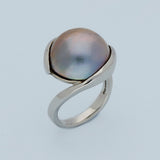 18ct White Gold Large Grey Mabé Pearl Ring