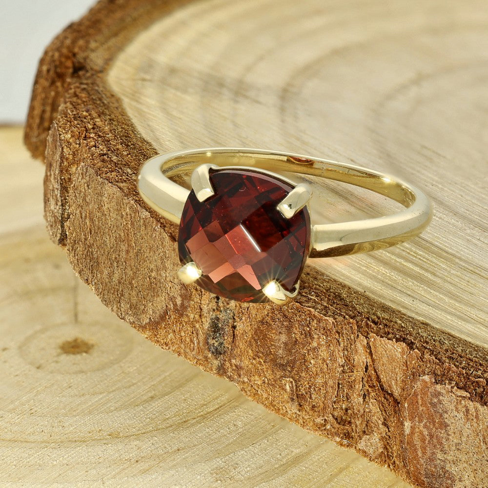 9ct Yellow Gold Garnet Single Stone Ring