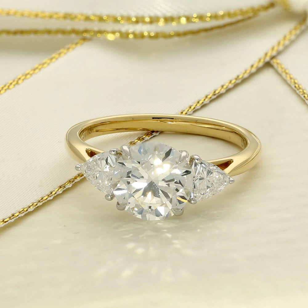 18ct Yellow Gold Laboratory-Grown Diamond 2ct Round & Trilliant Cut Trilogy Ring