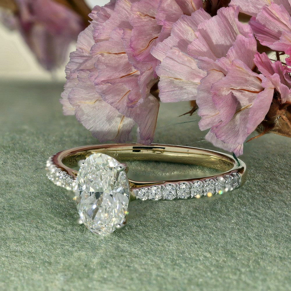 9ct Yellow Gold Laboratory-Grown 1ct Oval Diamond Solitaire Ring with Diamond Shoulders