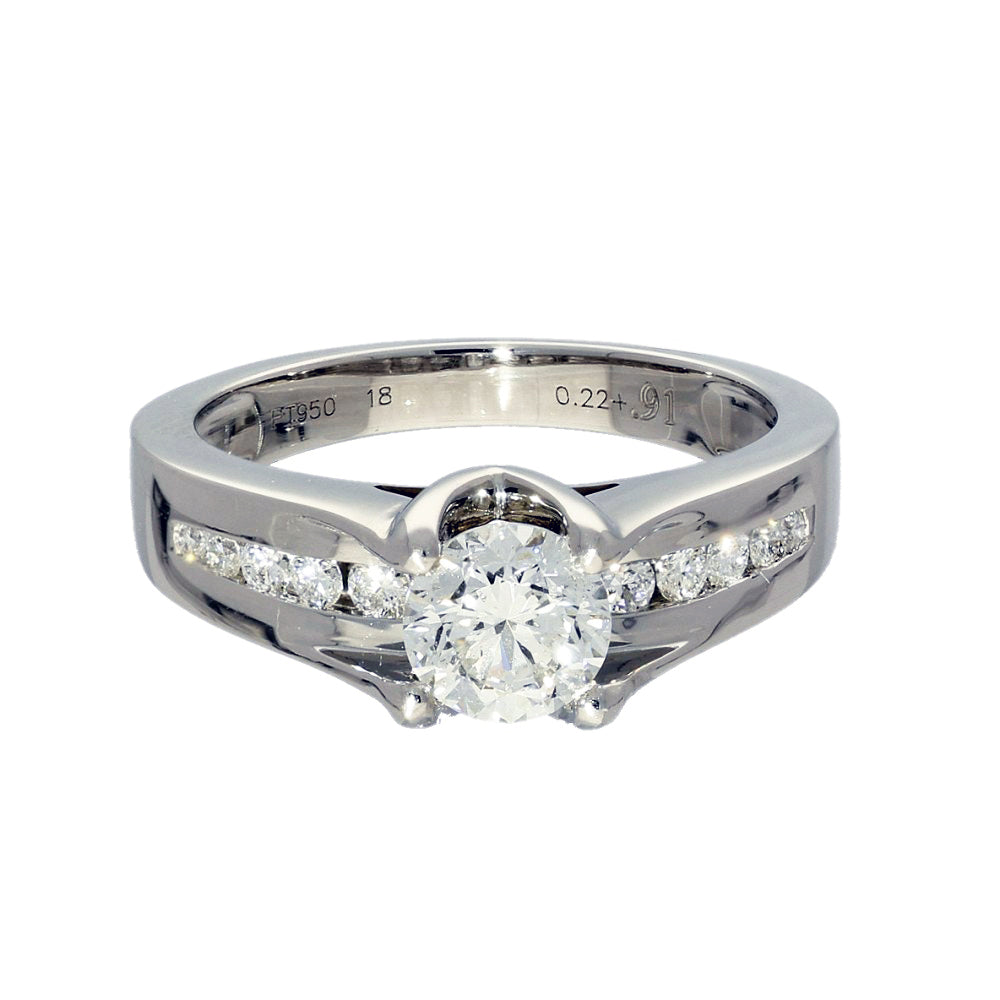 Pre-owned Platinum Certificated 0.91ct Solitaire Engagement Ring with Diamond Shoulders