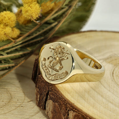 Pre-owned 9ct Yellow Gold Heraldic Intaglio Engraved Small Oval Signet Ring