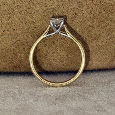 18ct Yellow Gold Certificated 0.80ct Oval Diamond Solitaire