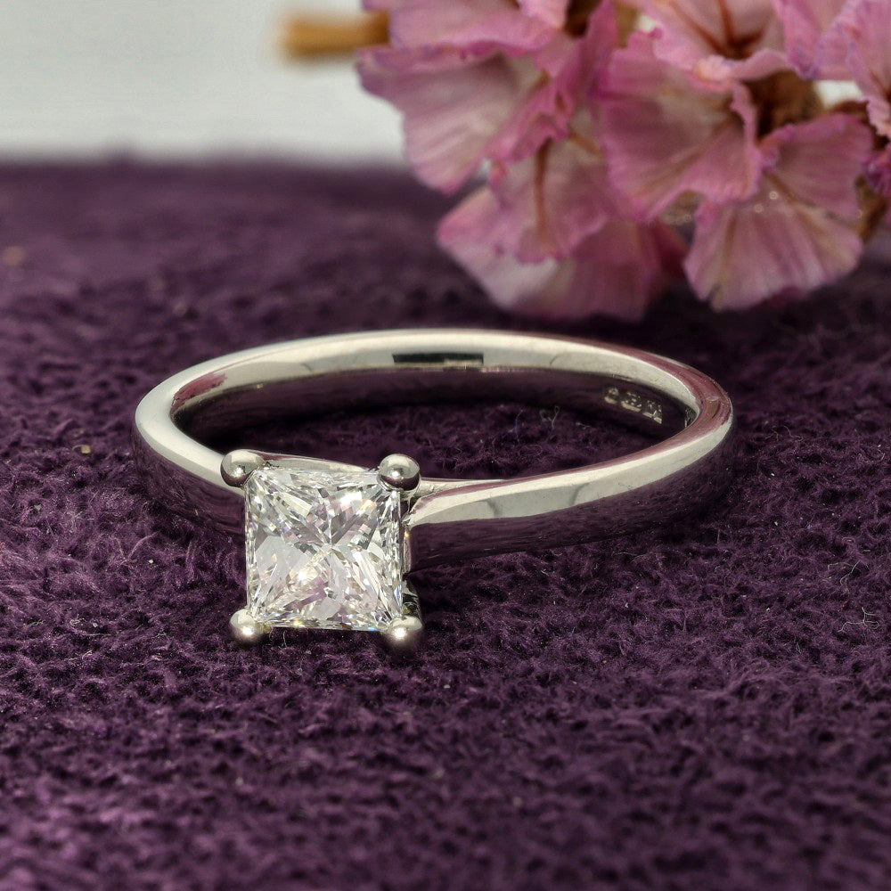 Pre-owned 18ct White Gold Princess Cut Diamond Solitaire Ring