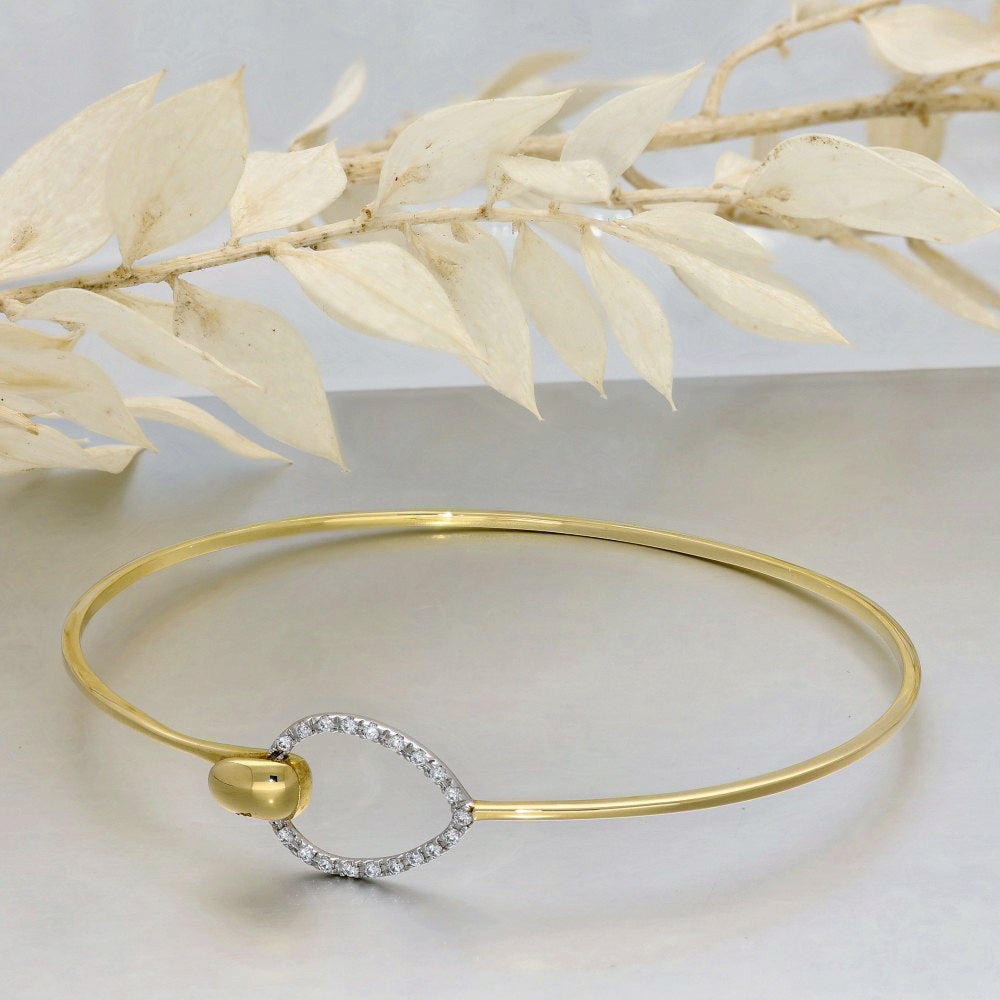 18ct Yellow Gold Slim Bangle with Diamond Teardrop Clasp