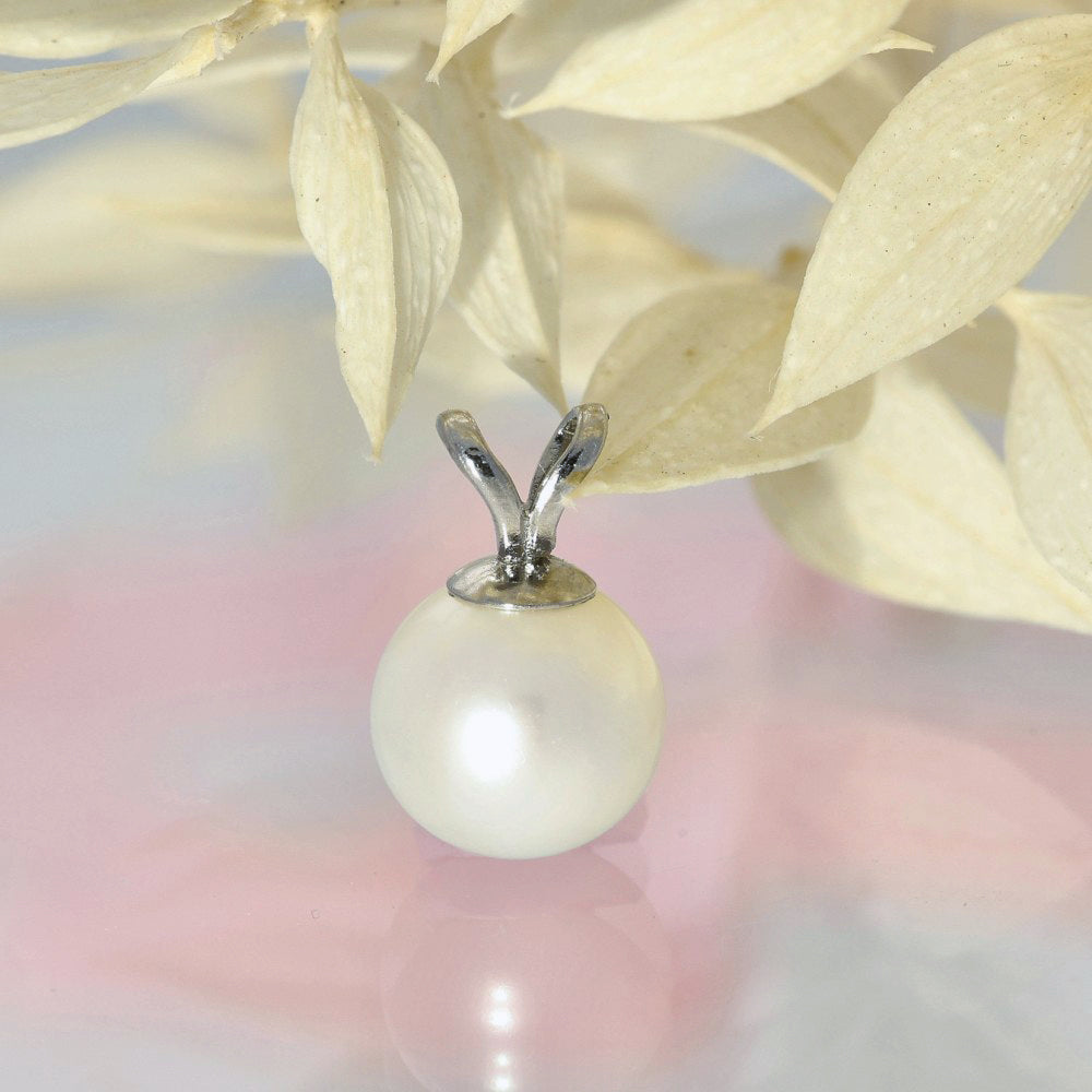 Single White Cultured Akoya Pearl 18ct White Gold Pendant