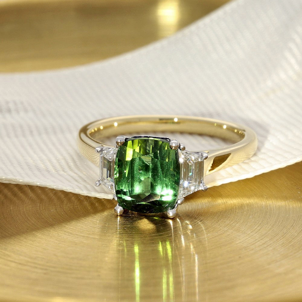 18ct Yellow Gold Green Tourmaline & Trapezoid Diamond Shoulders Trilogy Ring