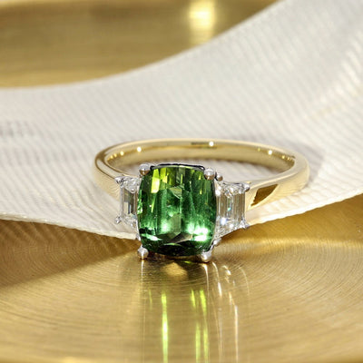 18ct Yellow Gold Green Tourmaline & Trapezoid Diamond Shoulders Trilogy Ring
