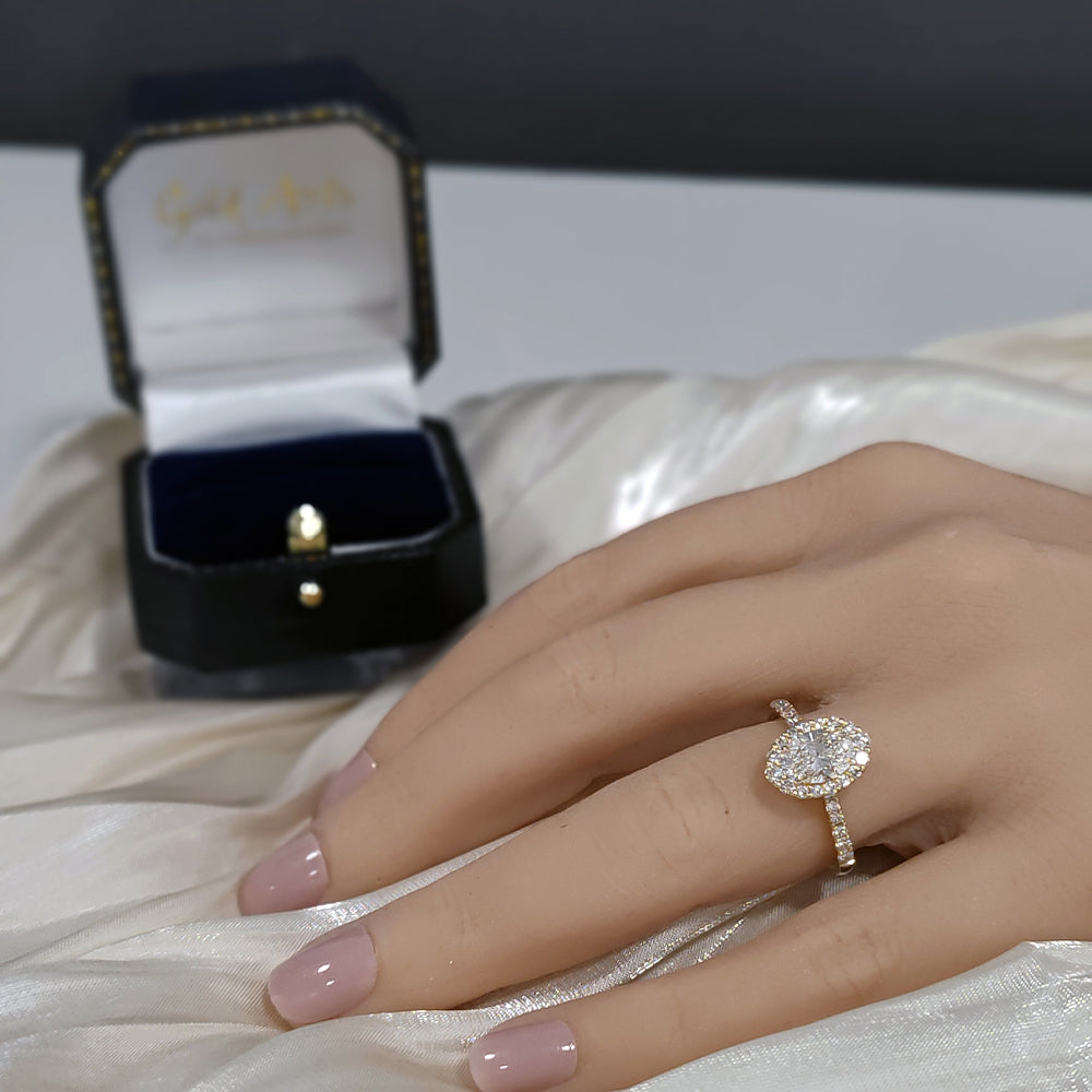 18ct Yellow Gold Laboratory-Grown 1ct Oval Diamond Halo Shoulders Ring
