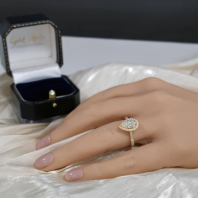 18ct Yellow Gold Laboratory-Grown 1ct Pear Diamond Halo Shoulders Ring