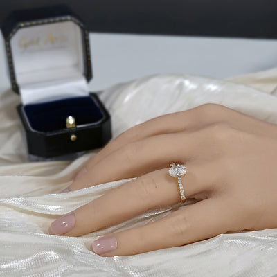 18ct Yellow Gold Laboratory-Grown 1ct Oval Diamond Solitaire Shoulders Ring
