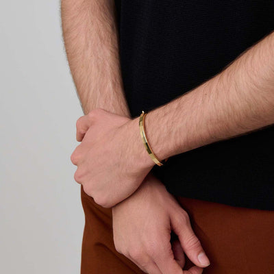886 The Royal Mint - Decus Hinged Bangle 9ct Yellow Gold