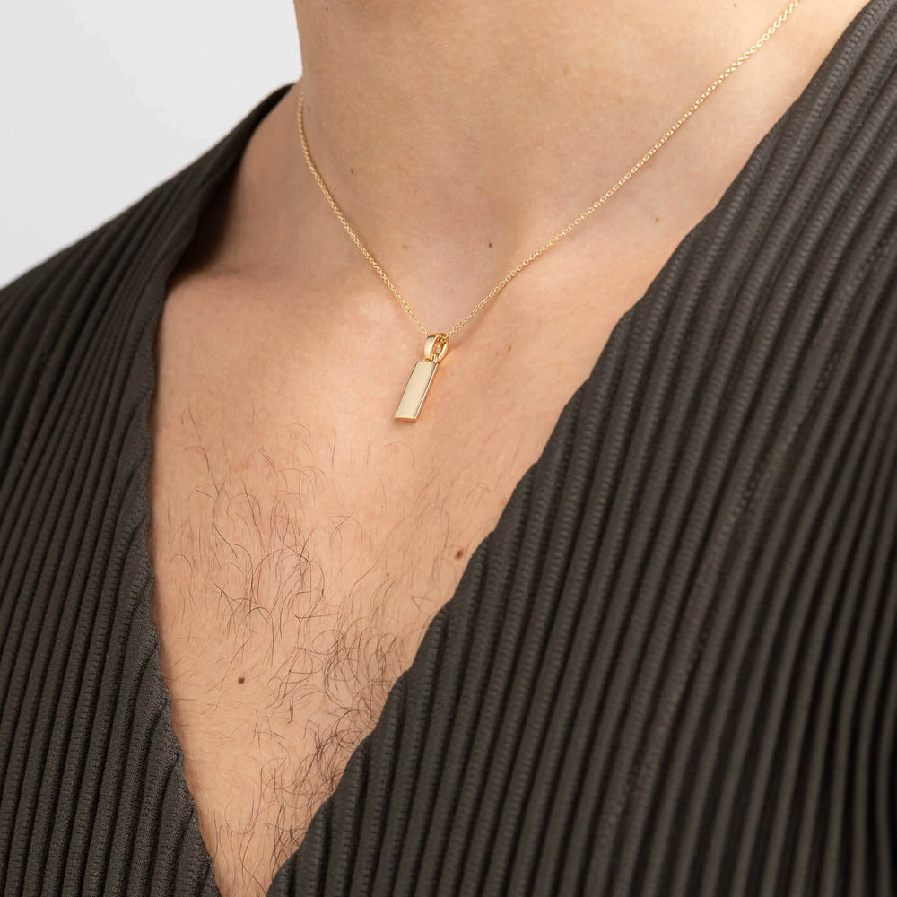 886 The Royal Mint - 886 Small Bar Pendant with Chain in 9ct Yellow Gold
