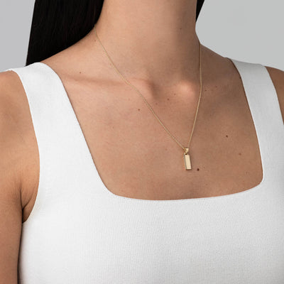 886 The Royal Mint - 886 Small Bar Pendant with Chain in 9ct Yellow Gold