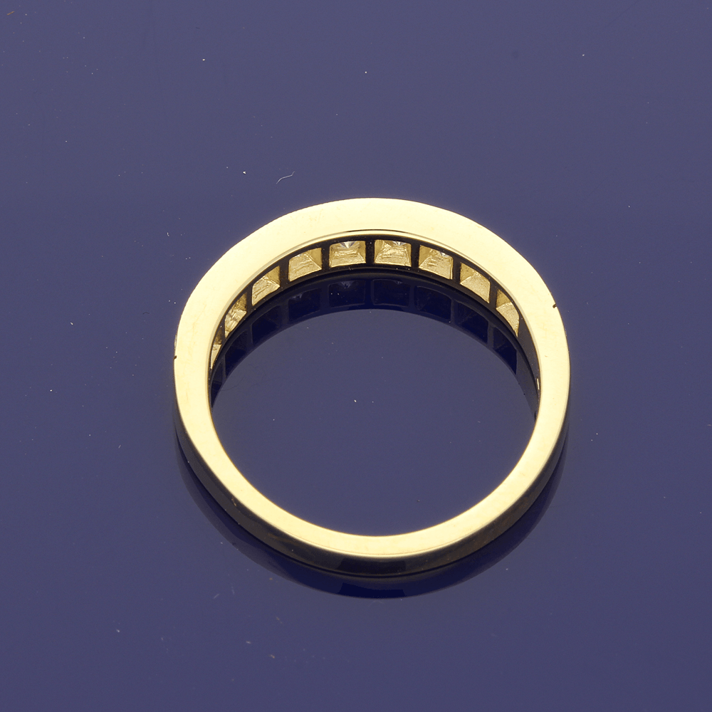 18ct Yellow Gold Graduated Diamond Eternity Ring